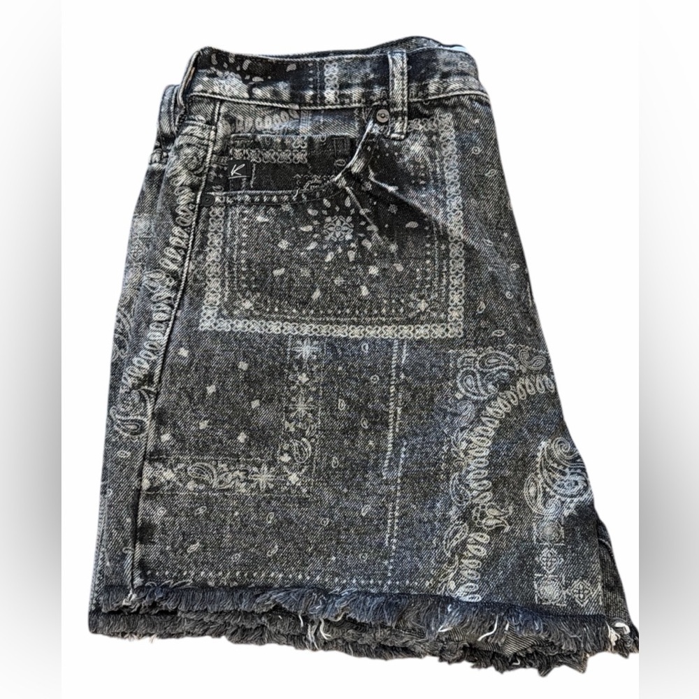 KanCan Paisley Print Denim Shorts Size 11 Black Acid Wash Edgy Western New - Picture 9 of 15